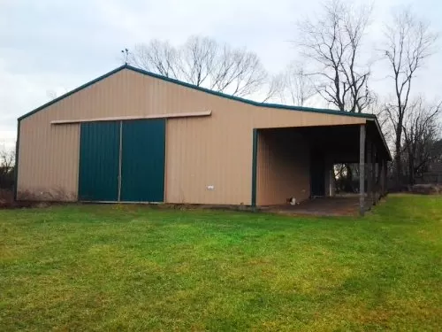 Trailer & Pole Barn 45 Acres